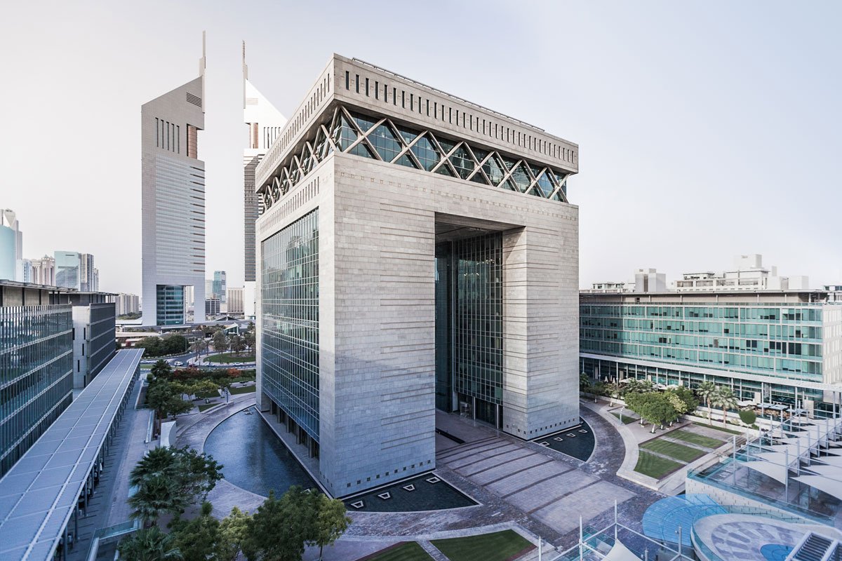DIFC's tweet photo. #RICS partners with @DIFC_AOL https://t.co/i4iRL14P0k #DIFCNews https://t.co/KViEw6jsXm