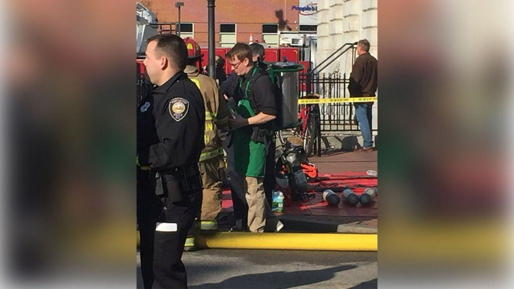 WMUR9's tweet photo. With coffee canister strapped to back, Starbucks worker helps refuel firefighters https://t.co/G2OPxqlGNs https://t.co/hoVXZ9ygKR