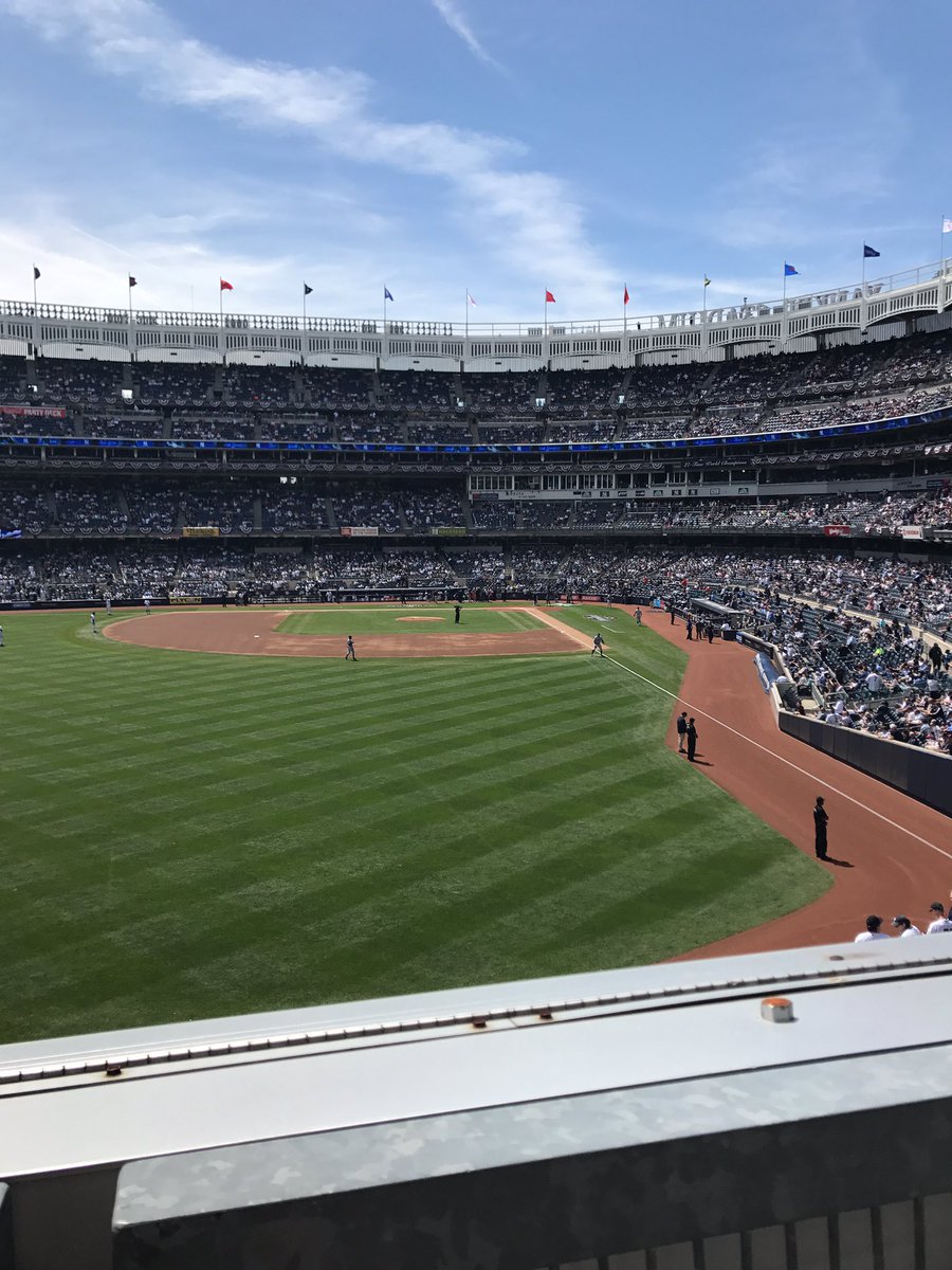SoftMaroonBall's tweet photo. It's opening day at Yankee Stadium - meaning it's #3days from opening day at Heckshire #letsgomaroon #maroonsoftball https://t.co/mUnZBR6rPa