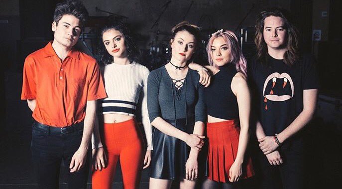 Carro5S0S's tweet photo. Seeing you guys in Stockholm in 18 days!!! I'm so excited to see you again!!! Gosh I can't wait!!!!💕💕 #HeyVioletLive https://t.co/xGuiYBoGuT