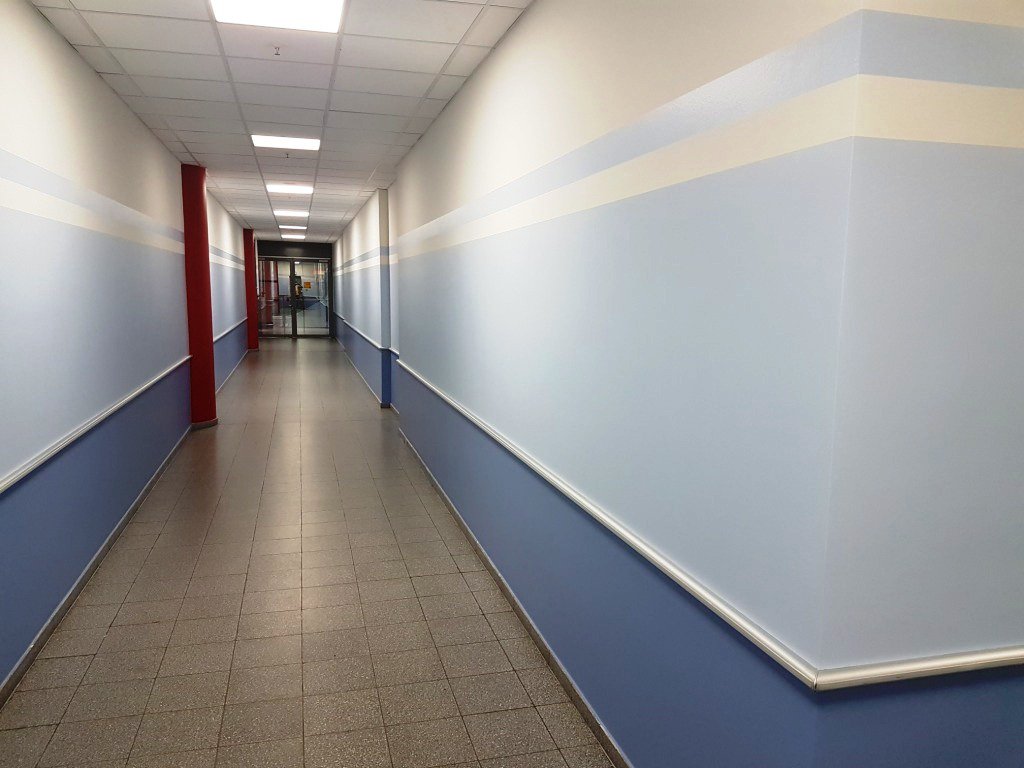 GuelzowReUs's tweet photo. #Neugestaltung #Lindencenter Das ist doch wieder ganz schön geworden. Gang z. #Centermanagement u. #Bibliothek im https://t.co/NEk7s7FdXu . https://t.co/dp1gcmNm4F