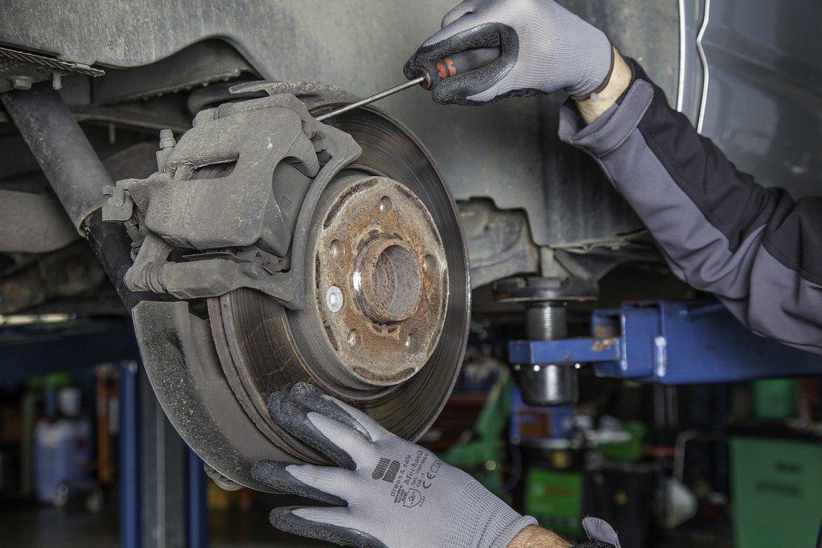 Your brakes trying to tell you something? Listen and diagnose with helpful tips from Car Care! goo.gl/FJGIF2 🔨🚗