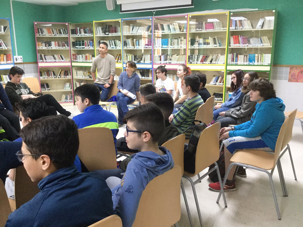 lectoramabib's tweet photo. Writer's club en la #setmanadelllibre en el #iessalvadorgadea #lectorama https://t.co/b7x9ZRFzWd