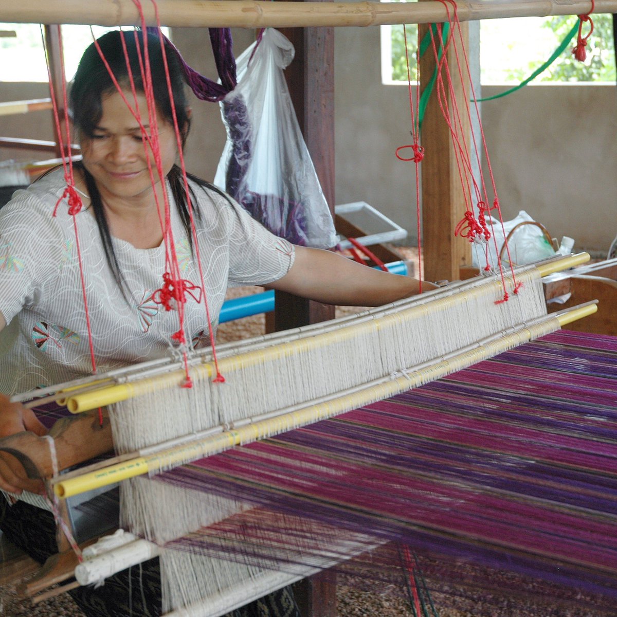 SameThread's tweet image. Meet Pon: she constructs all of our backpacks &amp;amp; cross body bags! 🙌Buy a bag at samethread.com and help support Pon #ethicalfashion