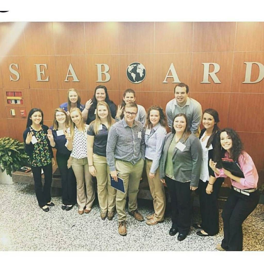 samalb_14's tweet photo. Thanks Seaboard for the great tour today at the Animal Institute! #AFAAnimal3 #3ftw https://t.co/0sz3xKgZPX