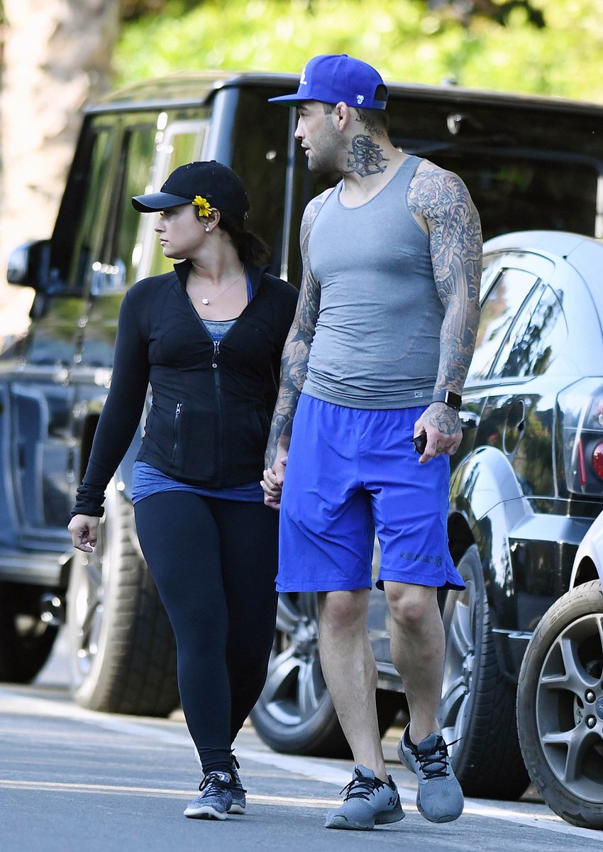 LovaticNice's tweet photo. On April 8: By Demi and Guilherme were spotted by foot walk in the park of Ranon canyon in the Hollywood hills of Los Angeles.
#DemiLovato https://t.co/r83F1ebt84