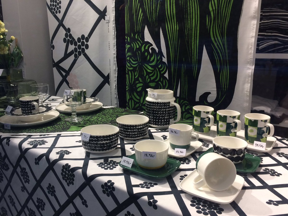 MinnaSiilas's tweet photo. Perjantaina harjoiteltiin kattausta Marimekon uutuustuotteilla 💚🌿🖤👌🏻#visuaalinenmyyntityö #kattaus #marimekko #taitaja2017 https://t.co/c8NPpNRbRC