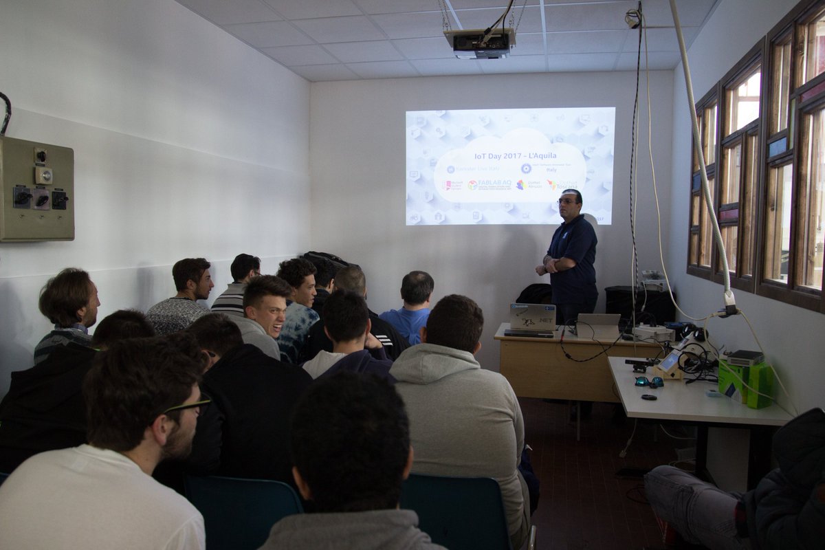 fablabaq's tweet photo. Bellissima e interessantissima giornata passata qui al FablabAQ per lo #IoTDayAQ17 con https://t.co/ghzuUdZHEh e agli Intel Innovator. https://t.co/Mg2uuBgBXi
