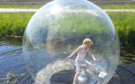 SamSamFestival's tweet photo. Lopen op het water? alles kan bij Samsam. Met dank aan: Outdoor Veldboom Eernewoude https://t.co/SQfZj303U7 #leuk https://t.co/CSORZzxVxV