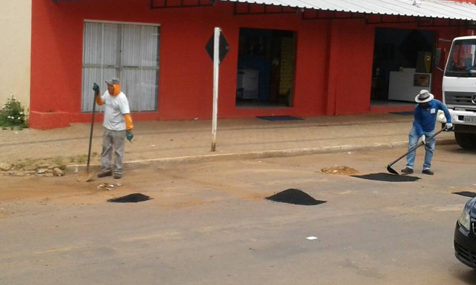 O trabalho de limpeza e recuperação do asfalto em Taquaruçu continua.  👍😉#AquiTrabalha #GabineteAtivo #TaquaruçuCuidada