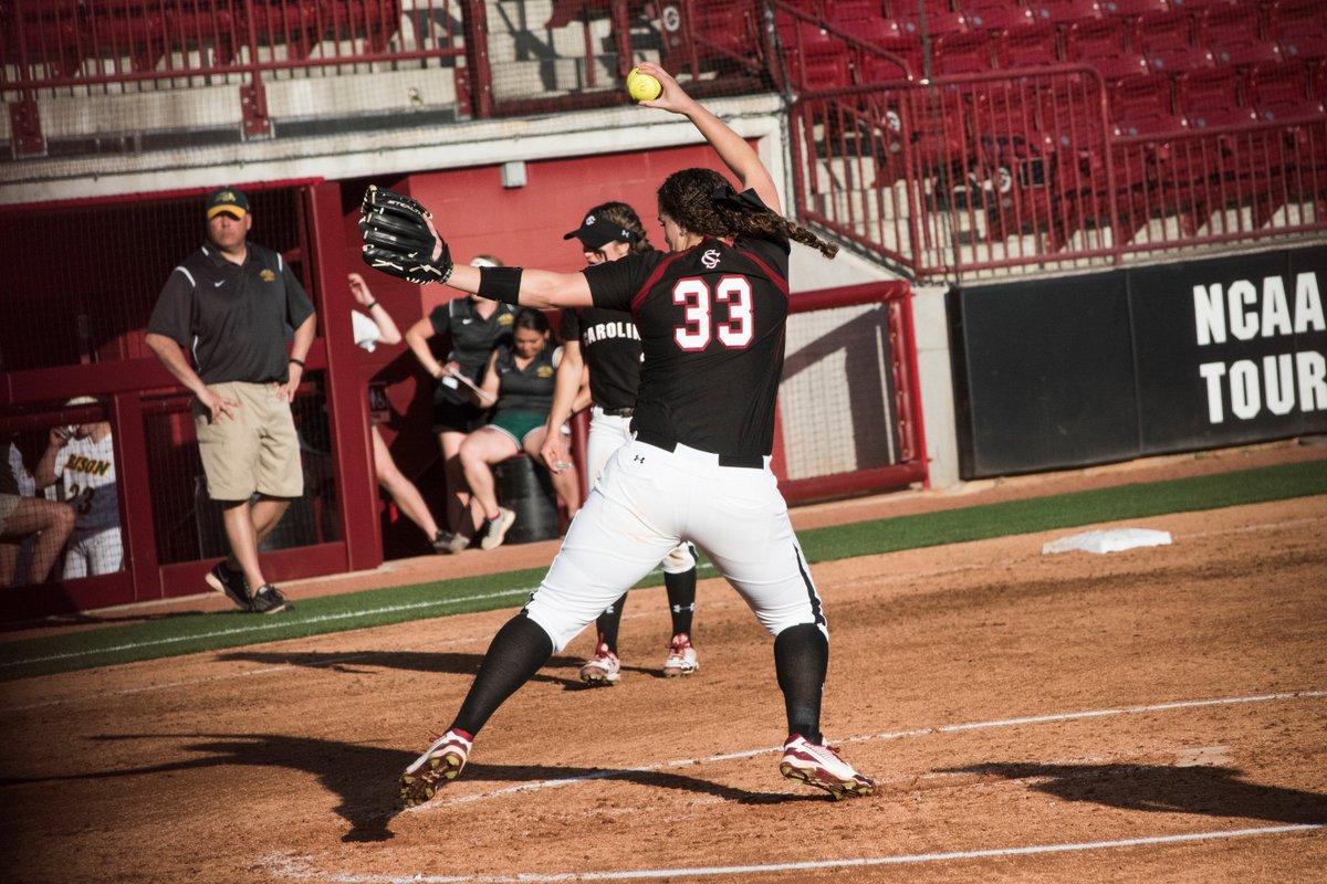 GamecockSoftbll's tweet photo. With her five innings on Sunday, Nickie Blue moved into 4th in #GamecockSB history, past former All-American Trinity Johnson! #Gamecocks https://t.co/E3nxhx9Rin