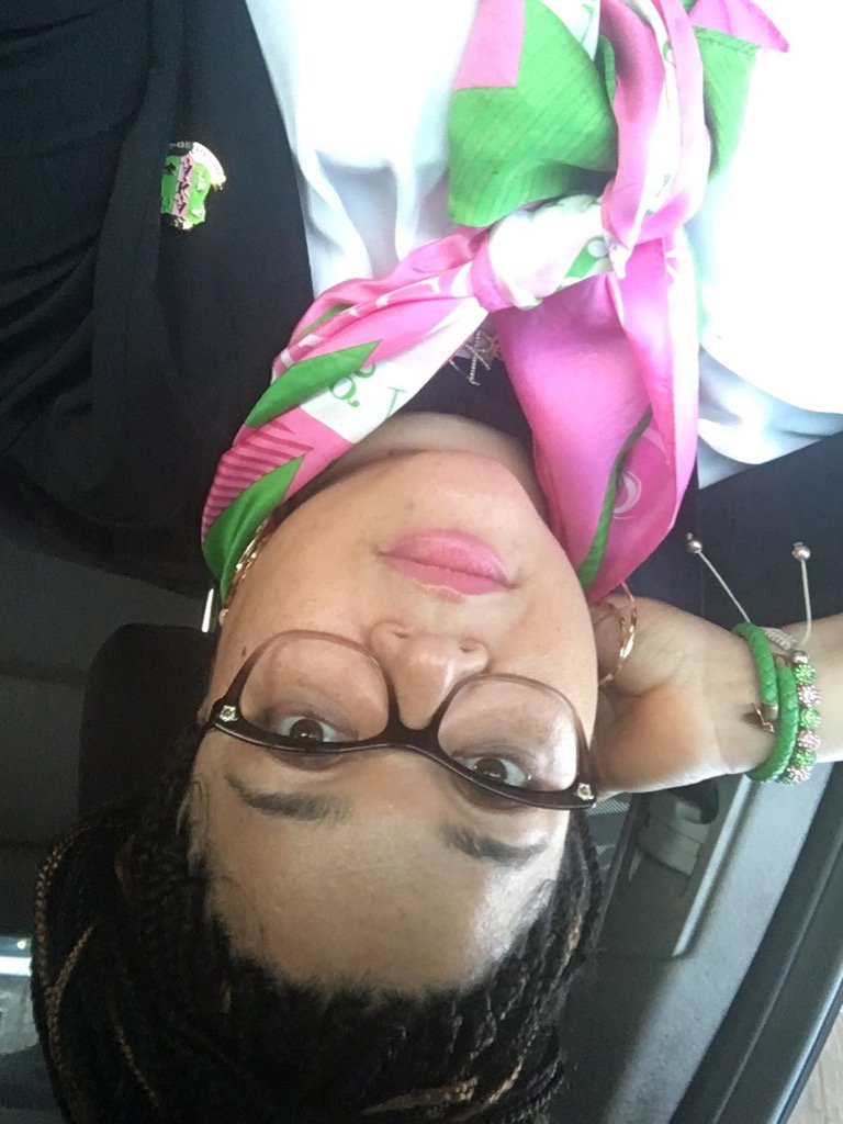 SJwritesLit's tweet photo. #dda93 sitting in the car loathing my drive home @netnarr https://t.co/dbXq2ucTbZ