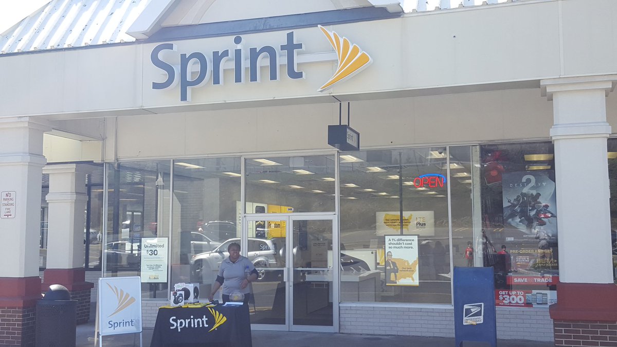 osn_store's tweet photo. OSN out and about @TyMehra @wl_byoung @Pkushn https://t.co/Zf7p7L5NEL