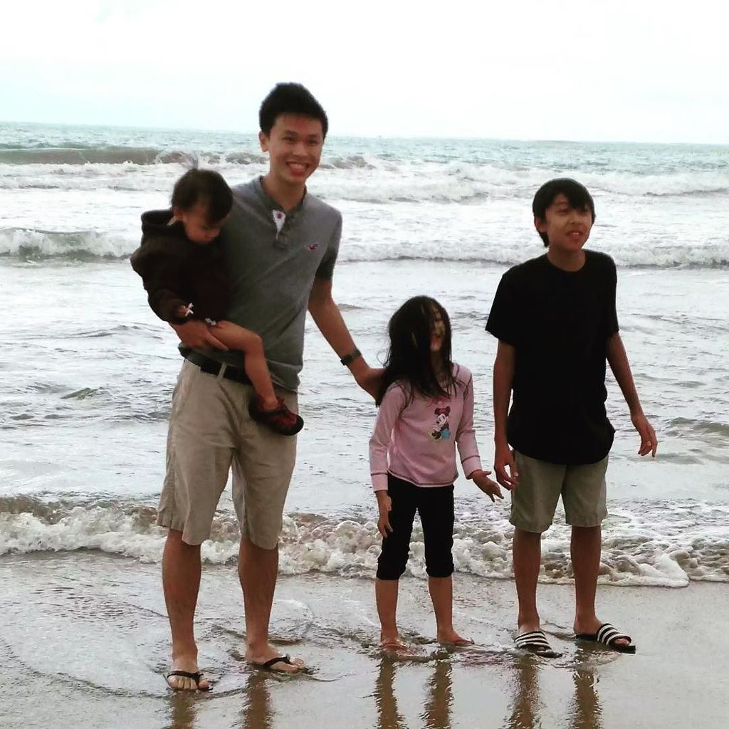 KenChu4You's tweet photo. Happy National Goat Day. Y'all are #ChuReal
#2Chu4U #IDidntKnowGoatsLivedByTheOcean #nationalsiblingsday https://t.co/KHwY1p4KR4