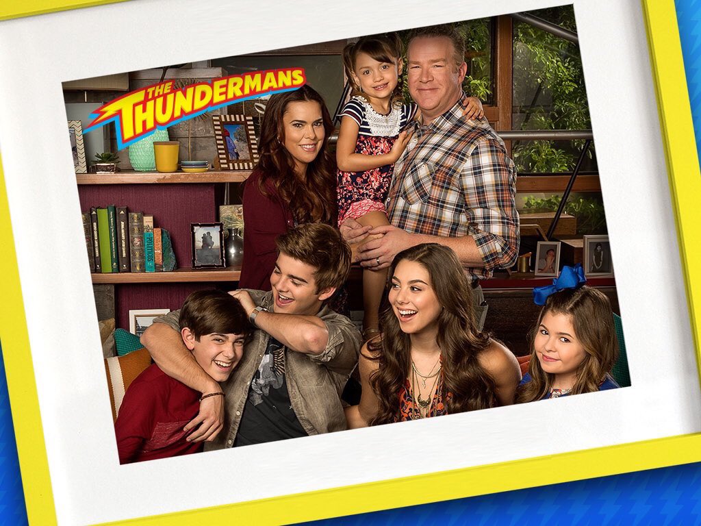 kirakosarin's tweet photo. Oh hey national sibling day https://t.co/IJEkhWIVLB