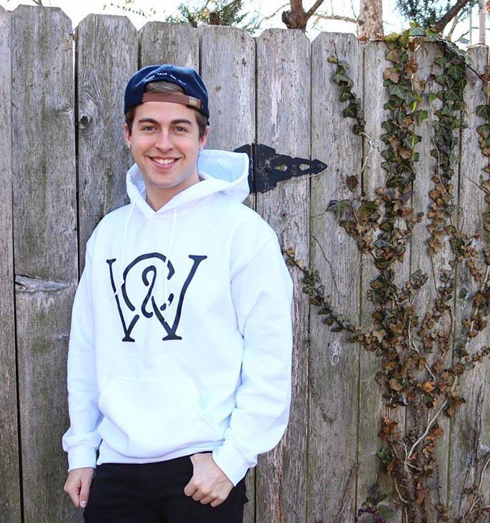 AprilJSnell's tweet image. ❤️MCM❤️ @ItsConnorWadeee  go check out his twitter and his other socials also buy his merch link on his page