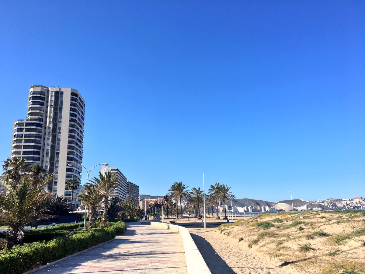 MeteoCullera's tweet photo. Tarde de cielos azules, 17° de máxima en #Cullera, con brisas del este, en general flojas, pero que han mantenido a raya el termómetro. https://t.co/vwoEaGEAIp