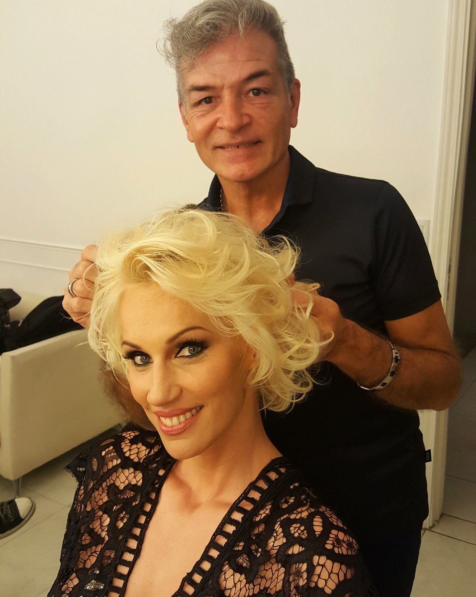 silkeymundial's tweet photo. Back Nueva Campaña #KeyKolorSuperStar Coloracion Tendencia2017 #stylist @BRUNOSALAS12 @FrancoDlosantos @machadito1 https://t.co/EZ0vibAp5O