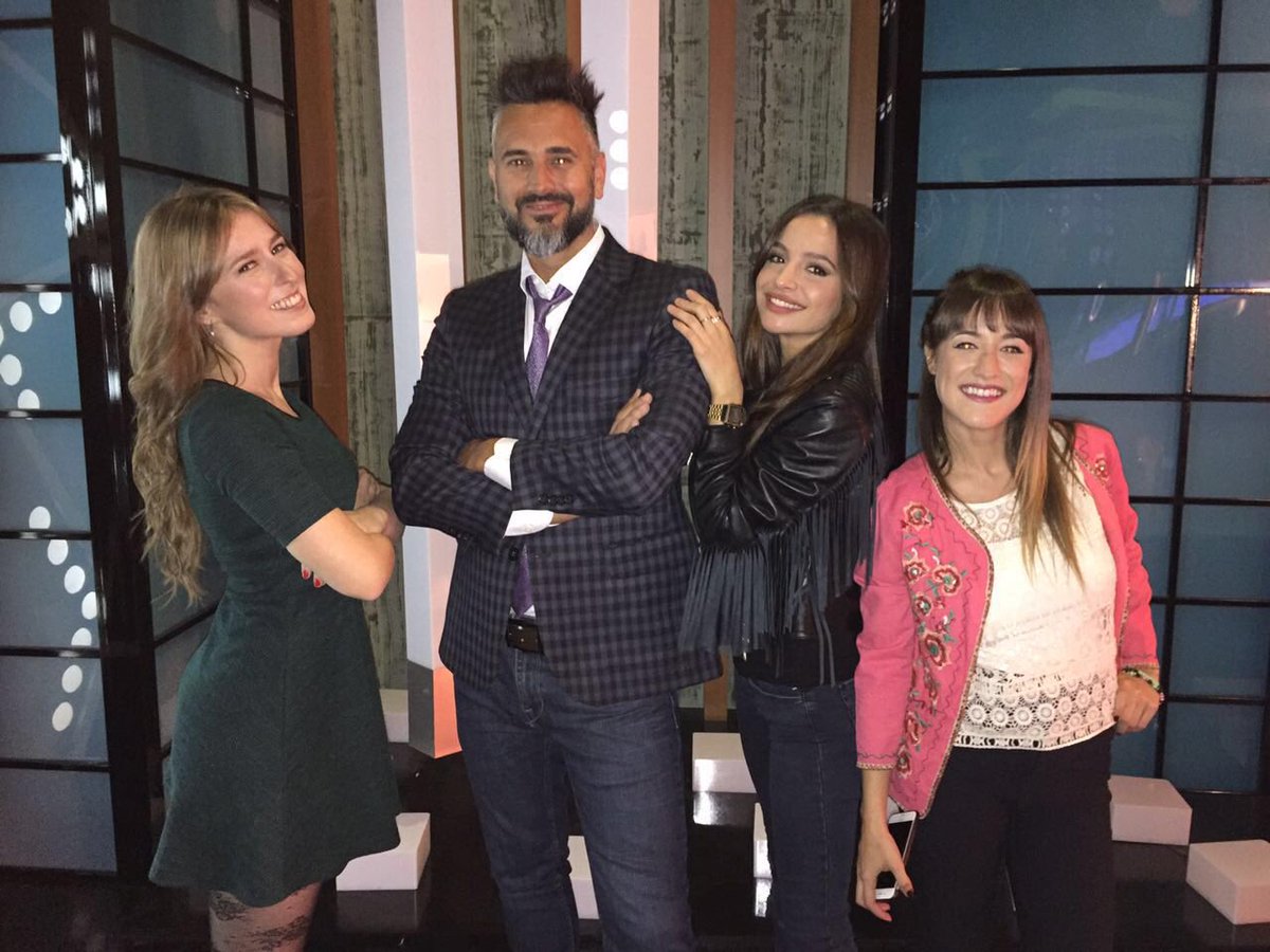 _laru1's tweet photo. Siempre con ustedes 😍✨😊#10yearsofPatitoFeo  @Asnicar__Brenda @salazarcamille @outoncamilet https://t.co/jmC8n4LjWi