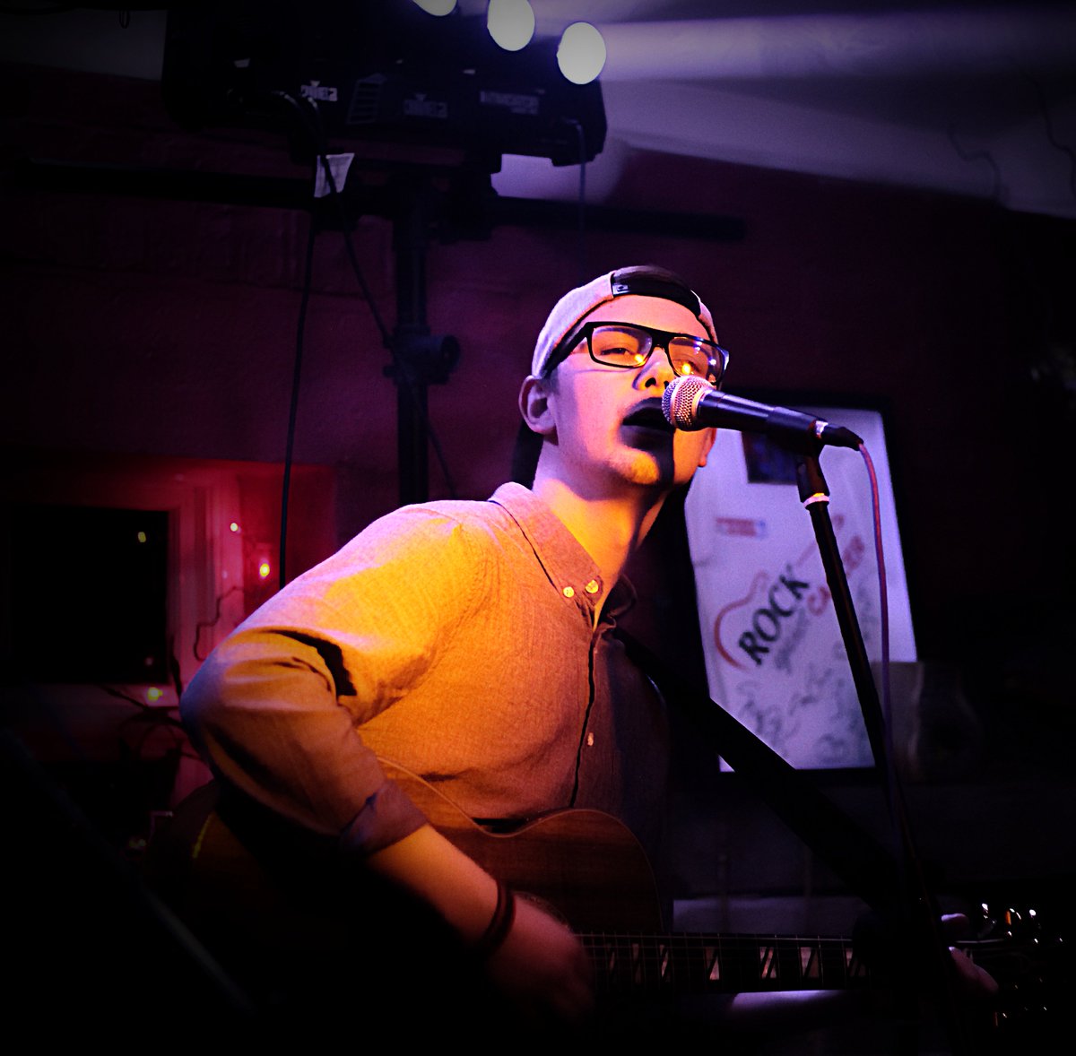 Cats_Choir's tweet image. Photos from March Pewsey Music night. Great set from @Alexkrupamusic. Upcoming events Pewsey Music 27/4, Strange Tales album launch 6/5