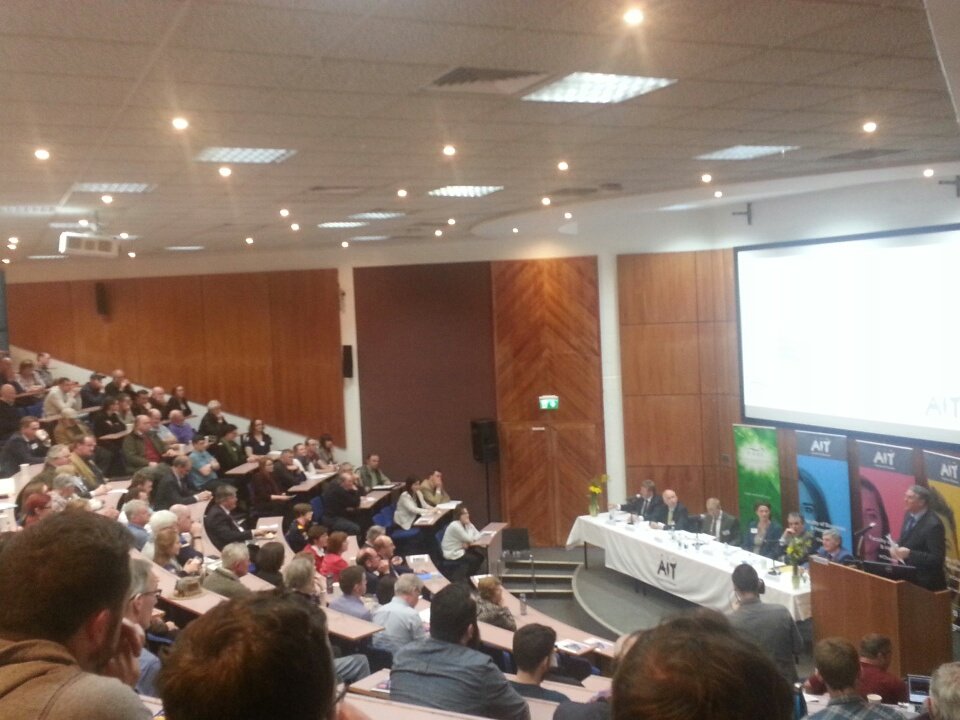 ESAI_Environ's tweet image. Packed house for tonight's debate on draining the Shannon... #environ2017