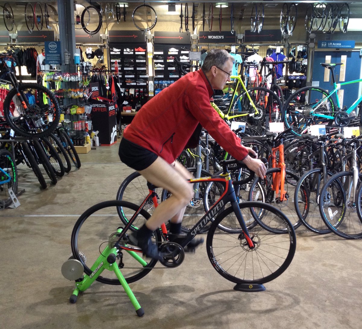 csportsolent's tweet photo. @iamspecialized @Specialized_UK #roubaix for sizing &amp; collection today. The best #sportive bike? Finished off with #ultegra &amp; #dtswiss :) https://t.co/QoHf5FgSA6