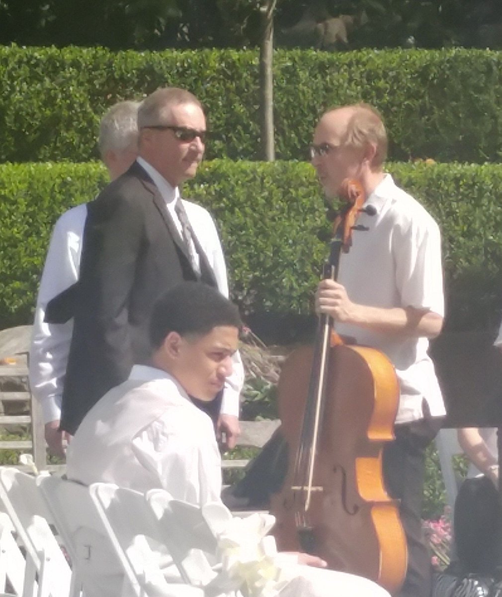 MemorableWeds's tweet photo. MWC #officiant with quartet ensemble before ceremony @dallasarboretum. Congratulations, Kevin &amp; Audri Smith! #celebratingyourlovestory https://t.co/YDH9XPvplF
