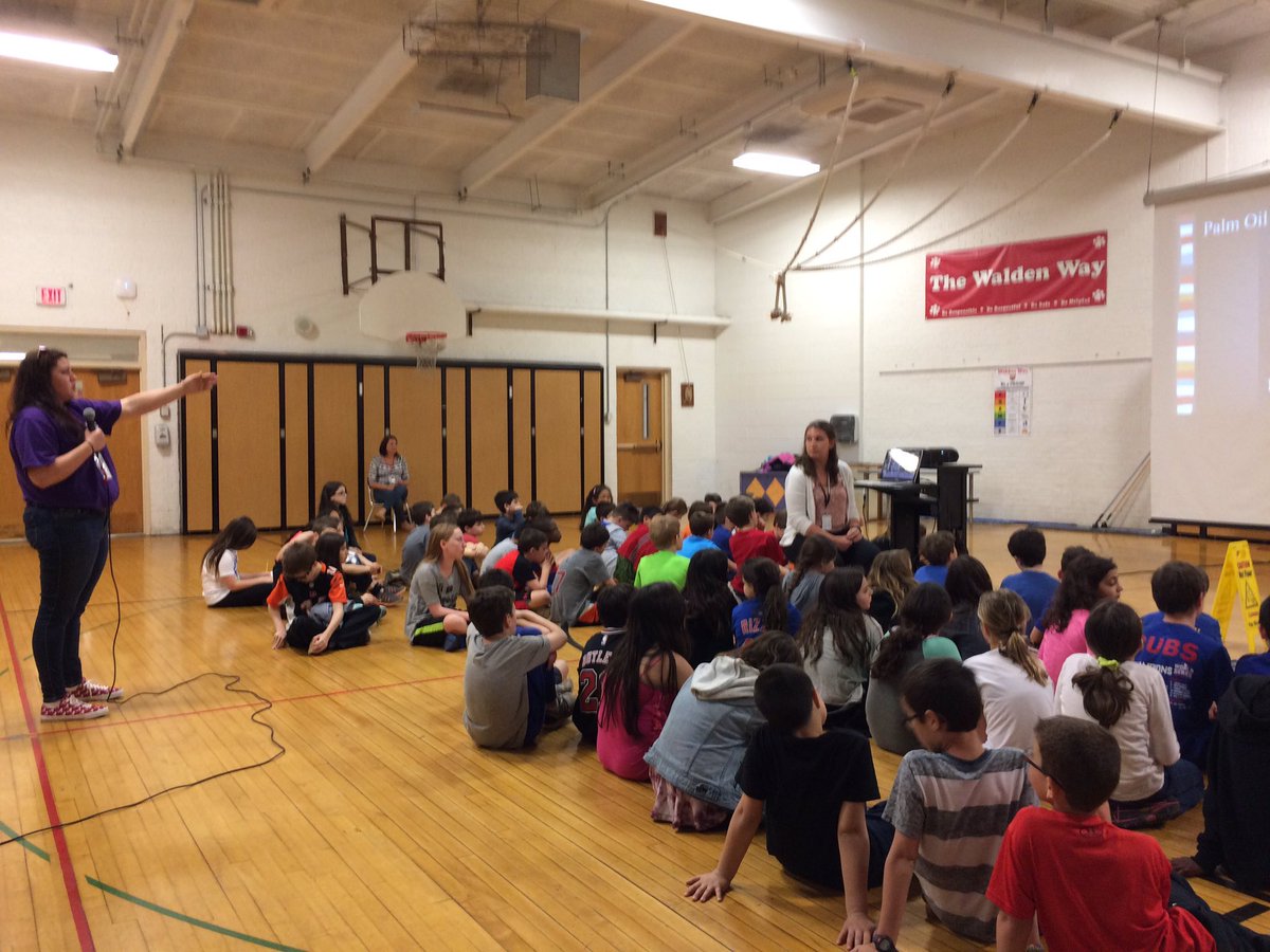 jpphil35's tweet photo. A zookeeper visits our 4th grade students. #dps109 #engage109
🐵🐼🐨 https://t.co/5RSLE3X2yP