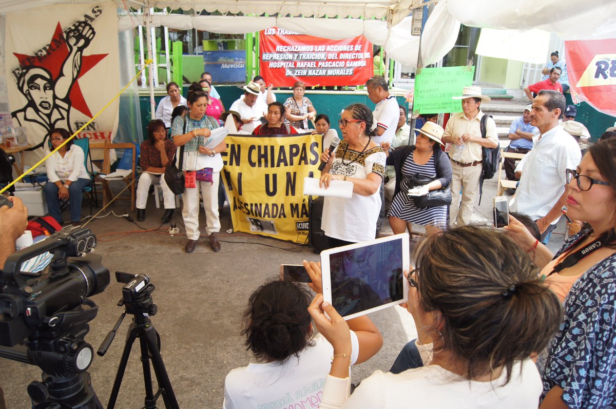 ChiapasNiUnaMas's tweet photo. Integrantes de la Campaña Popular Contra los #Feminicidios en #Chiapas documentan grave situación de las enfermeras en #HuelgaDeHambre https://t.co/BgTsaLouuw
