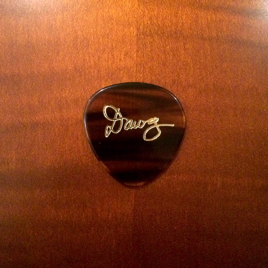 kyle_charron's tweet photo. My order arrived today from The @PickShoppe 👍🏻 Love this new #DavidGrisman "Dawg" pick on my @collingsguitars mandolin! https://t.co/EzkHVWq8Qp