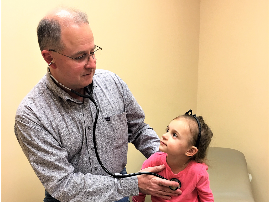 WarrenWhitlock's tweet photo. A new kind of doctor's office charges a monthly fee and doesn't take insurance. 
Is this the future of medicine? 

https://t.co/ex72YZfJoA https://t.co/irJ2ivHJFP