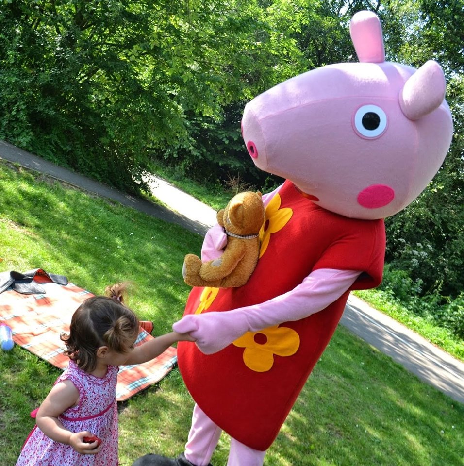 MagicEventsPA's tweet image. ¡Claro que Peppa Pig puede estar en el cumpleaños de los pequeños de la casa y jugar con todos sus invitados! #Bday
