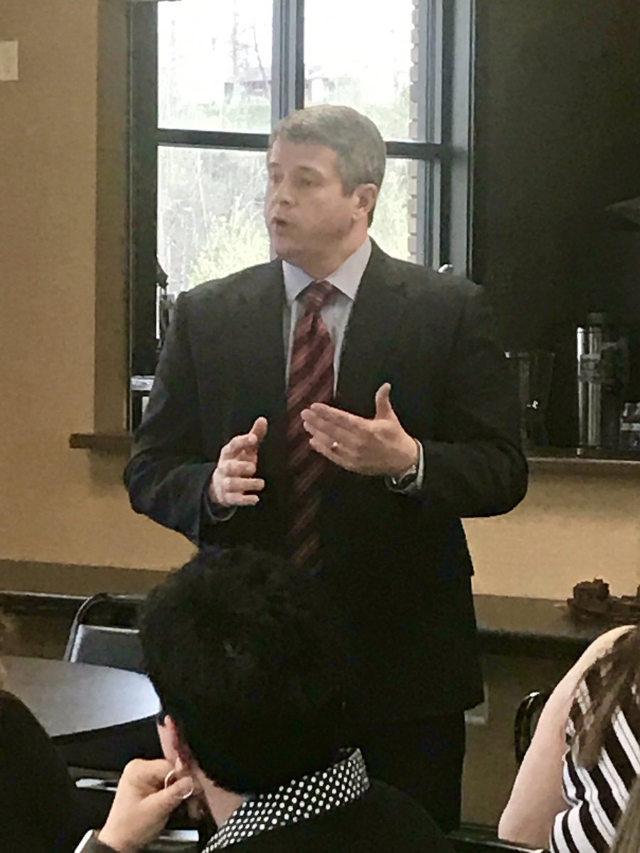 MoCowomensdems's tweet photo. Thank you @SenatorRayJones for stopping by our meeting tonight and giving insightful advice about how we can improve as #kydems https://t.co/KtClihZ6Nv