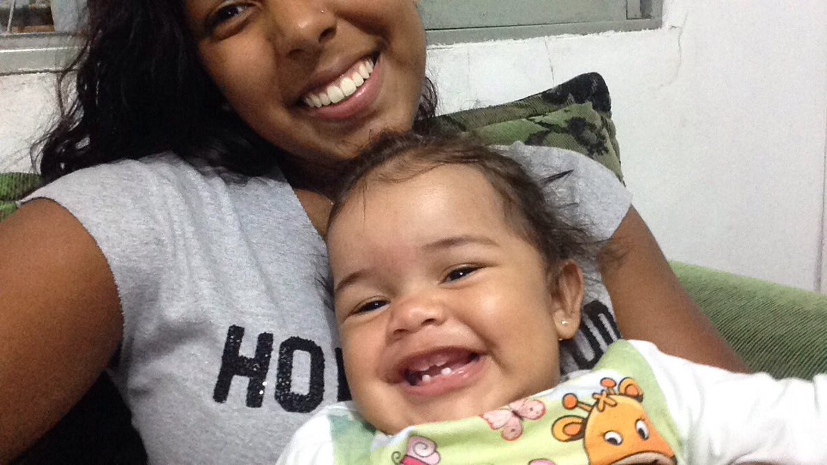 nathaliacost_'s tweet photo. O sorriso de 4 dentes mais lindo de todos 😍👶🏽💘 #Sarinha #Didide❤ https://t.co/Uw6neHmsMG