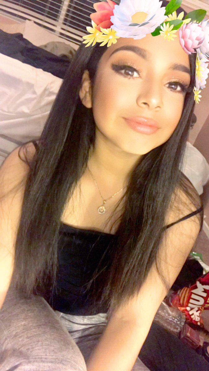 b_mdna's tweet photo. Did my little sisters makeup ( my moms gonna kill me ) LMAO #FLEEKYAF https://t.co/nCb6jeMu8Q