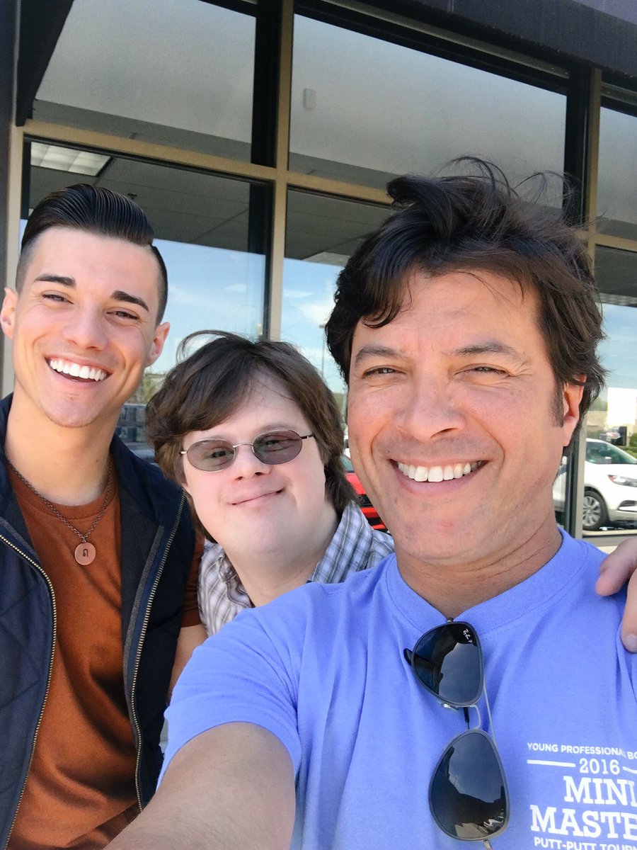 JoeMamaa321's tweet photo. Awesome day of fundraising with these clowns! A huge thank you to the mj small businesses who contributed to #AChancetoDance today! 😻💃🏼🕺🏼 https://t.co/fDmtAhawY3