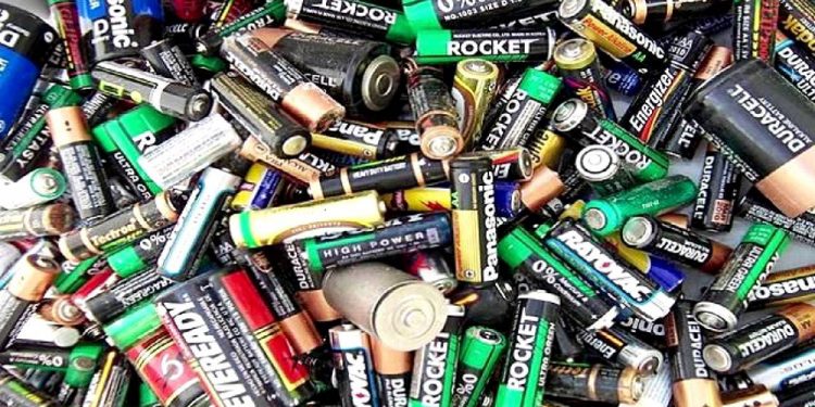 innovacionch's tweet photo. ¿Cuánto contamina una pila? Conoce #Recybatt, #innovaciónsocial con las pilas puestas! https://t.co/z05BOJSgEp https://t.co/mPATRVMvaC