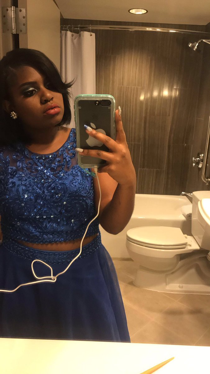 dierra_jerae's tweet photo. #2k17 #CentralPromπβ¨ https://t.co/AcTchh9CBm