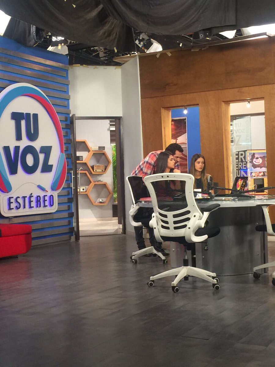 AnaTuVoz's tweet photo. Nos vemos hoy a las 6pm por @CaracolTV !! https://t.co/xSXKBKsXye