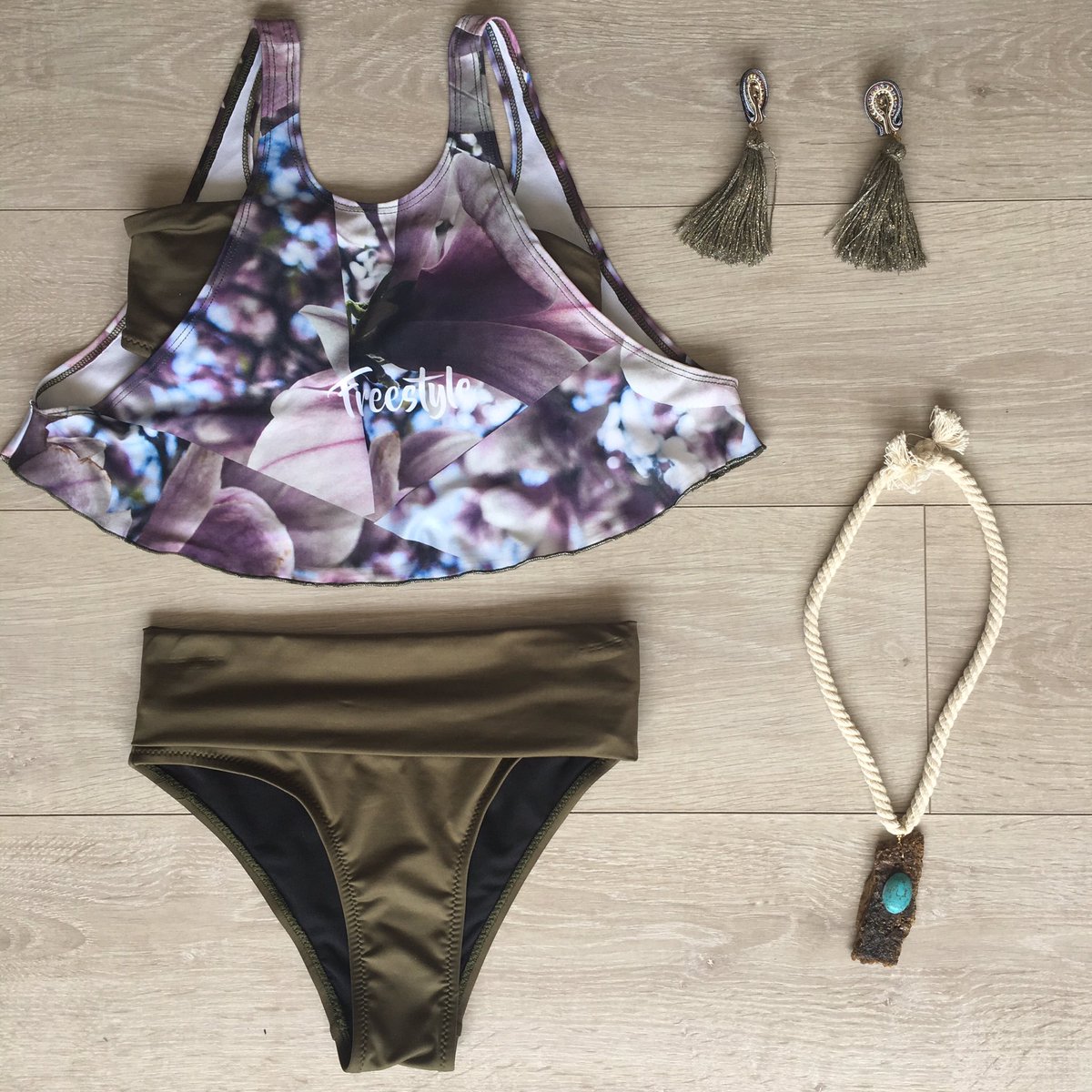 MadeIn_Online's tweet photo. #GetTheLook Aún estás a ⏰ de estrenar 👙 diseños originales para Semana Santa ⛱🌞🌊 https://t.co/O7qdzXk5vB 

#FelizLunes #diseñomexicano https://t.co/fURS4AvW5s