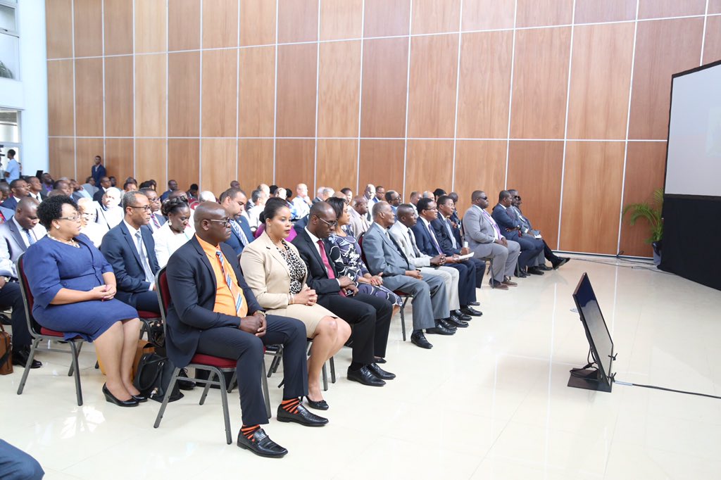 moisejovenel's tweet photo. Au Centre de Convention de la BRH pour la présentation de l'Agenda Législatif 2017 constitué d'axes thématiques de développement économique. https://t.co/jw0I2t85gR
