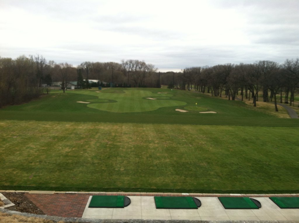 PBJTurf's tweet photo. Haven't mowed fairway stripes in a while... @MinikahdaTurf range tee stripes looking great https://t.co/rWFvHC6fda