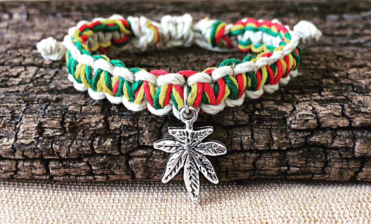 MarthasMalas's tweet photo. Rasta Sensi Herb Bracelet
#hemp #cannabis #weed #420 #rasta #bracelet #etsy #retweet #shopsmall #legalize #sprmo #hippie #style #fashion https://t.co/FuBxXX7tn2