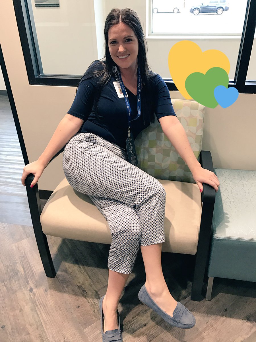 I'm in love with these oversized waiting room chairs🙌🏻 #northsidecrossing @StVincentSWIN