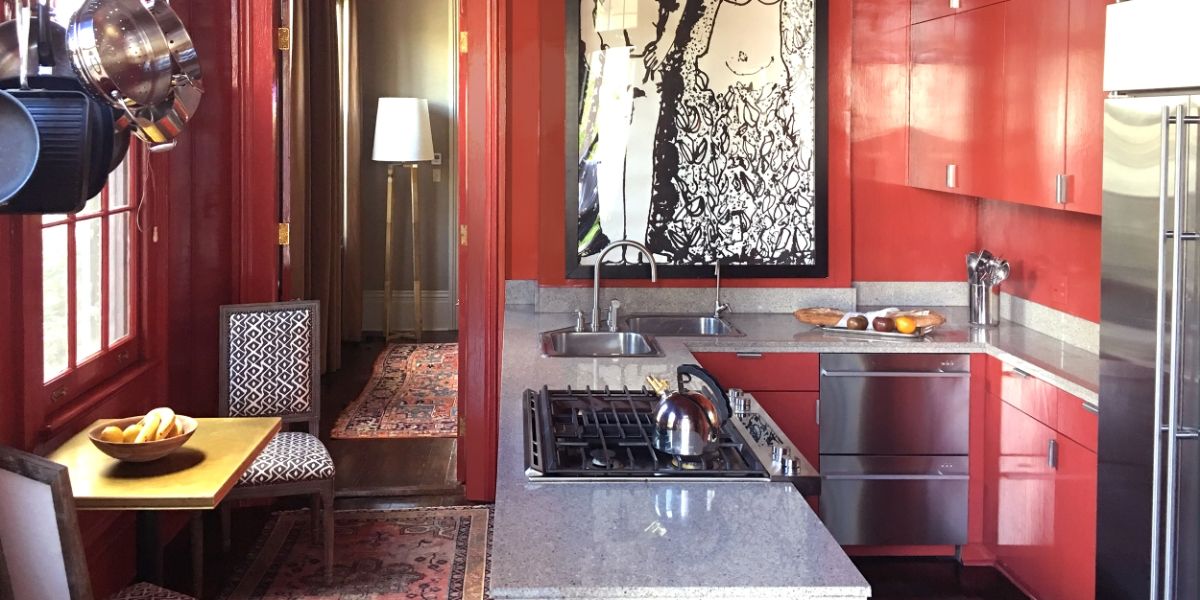 ELLEDECOR's tweet photo. 30+ Best Red Kitchens For The Boldest Among Us https://t.co/cd69xjYNuO https://t.co/0SHi3Dyk5D
