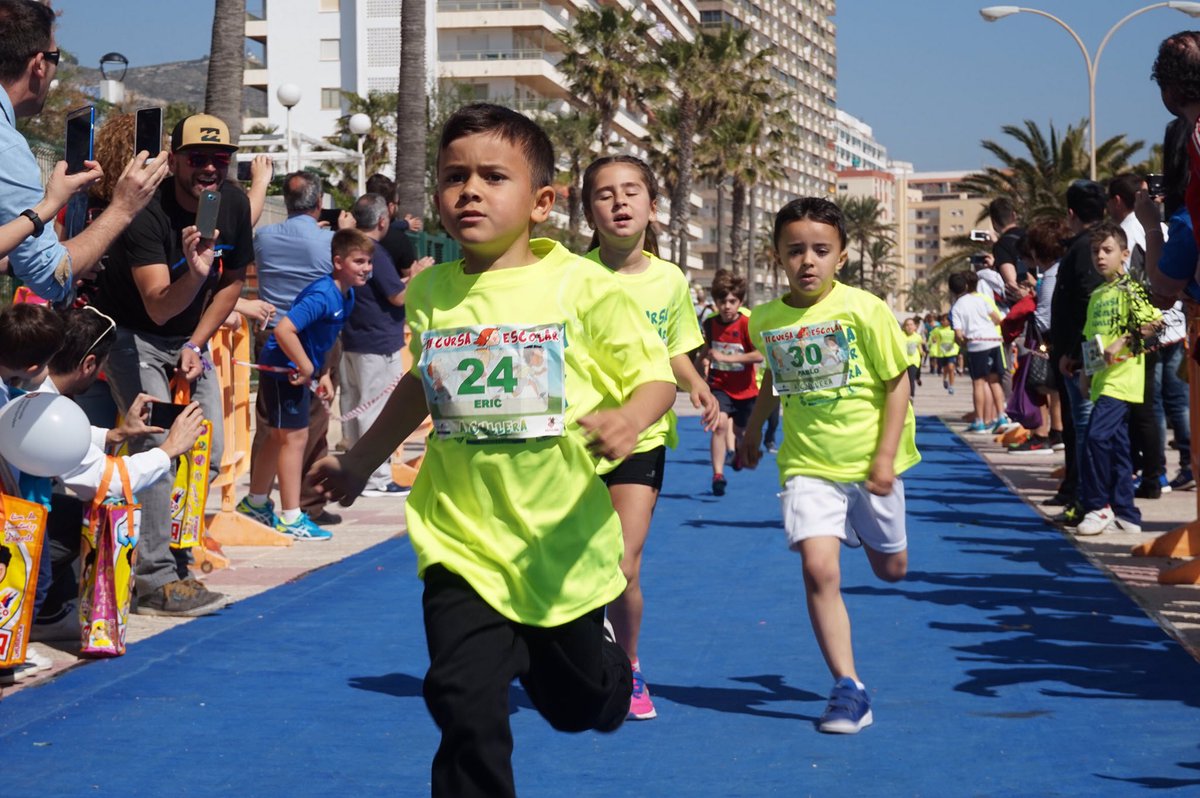javiercerverop's tweet photo. @MIA_Cullera 
Quasi 400 alumnes donen ales a l'esport base a Cullera https://t.co/Y7ewEgLXD1