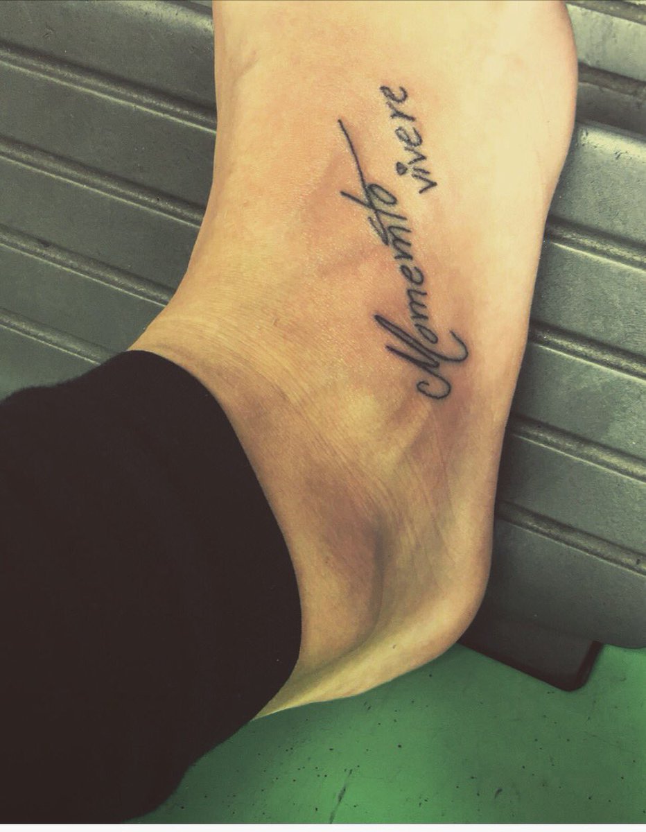 tess_forever's tweet image. Remember to live💓 #newestedition