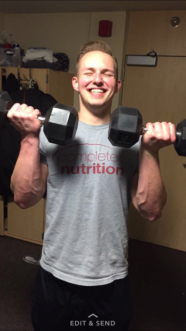 M_Dubsss's tweet photo. Happy birthday bro keep getting swole out there 💪🏼@D_Hausman https://t.co/E0oK6ub8eh