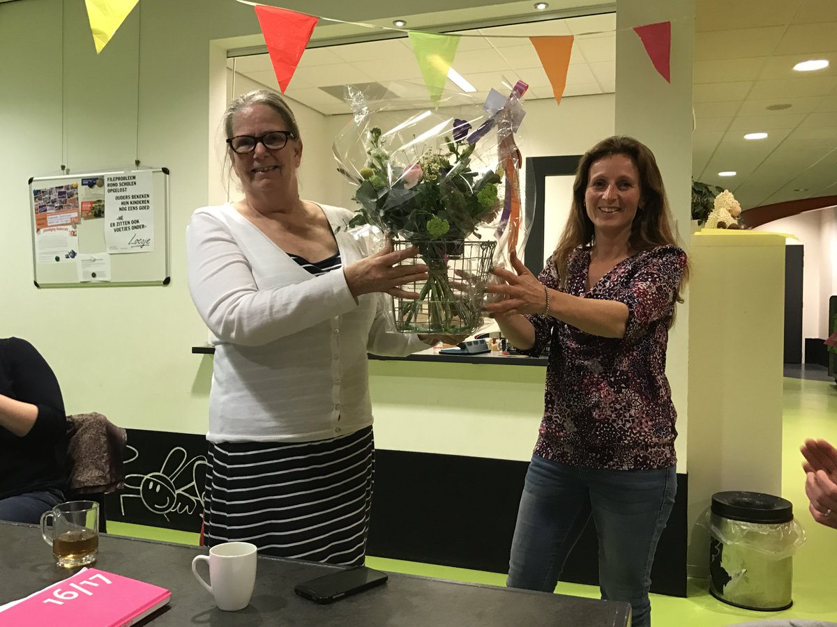 Vanavond hebben #GMR en bestuur #SOOLvA afscheid genomen van Janny. Met grote dank voor haar tomeloze inzet voor het #openbaaronderwijs! 💐