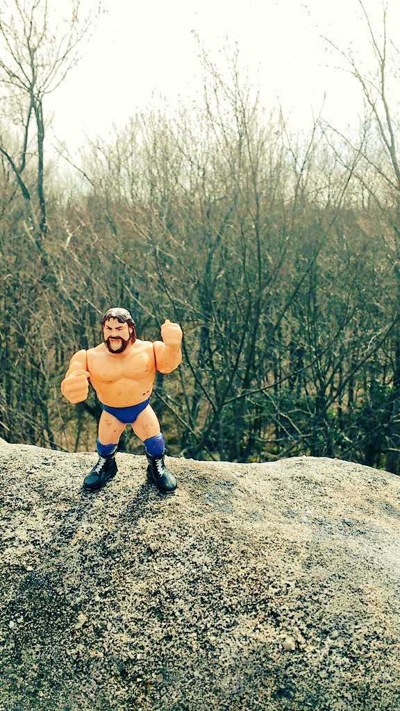 BreakdownBrand's tweet photo. @OfficialHacksaw is with me on every hike. #Hoooooooooooo 👍 https://t.co/QxwpmyTPx6